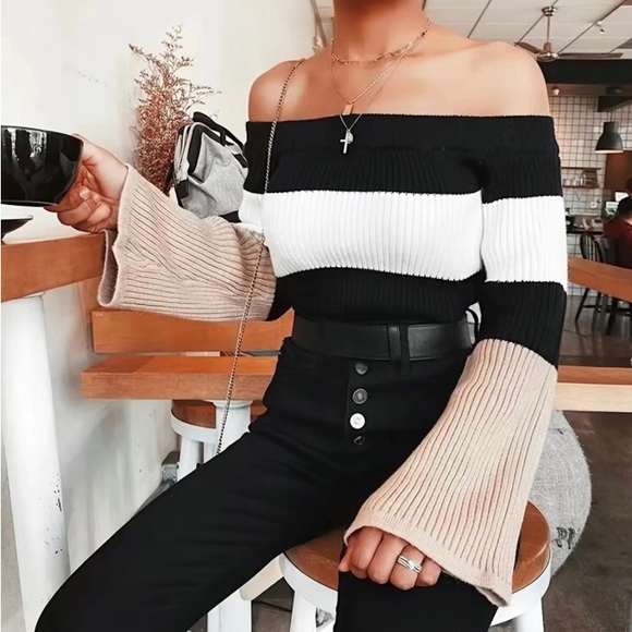 Elegant Black and White Striped Flare Top ✨Host Pic ✨ Size XL - Picture 2 of 9